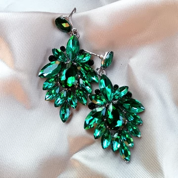 Smaragdzöld lógós extra virágos fülbevaló