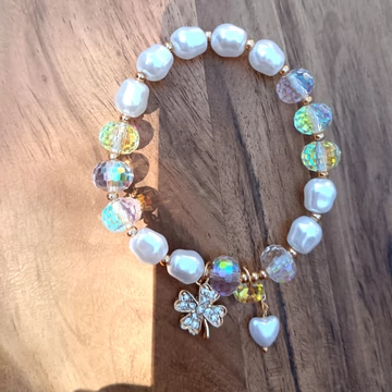 Fehér lóherés üveggyöngy karkötő