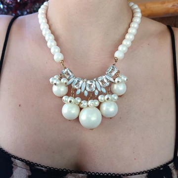 Teklaköves ekrü nyaklánc