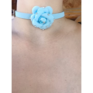 Babakék rózsa, köves nyakpánt