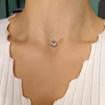 Arany kapcsos damil nyaklánc köves medállal