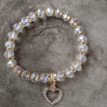 Üveggyöngyös karkötő szivecskés medállal