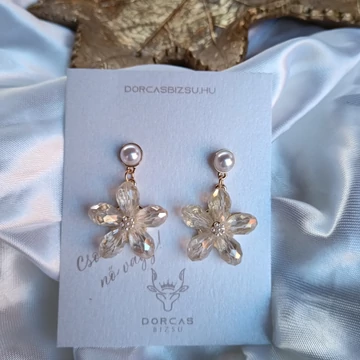 Virágos fülbevaló