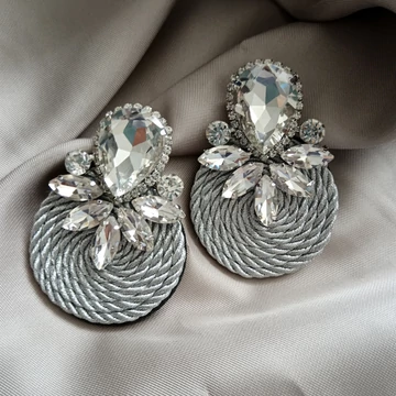 EZÜST KÖVES FÜLBEVALÓ