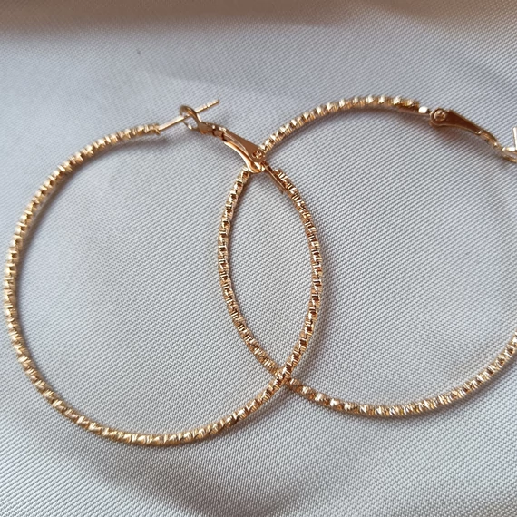 Arany nagy csavart karika fülbevaló