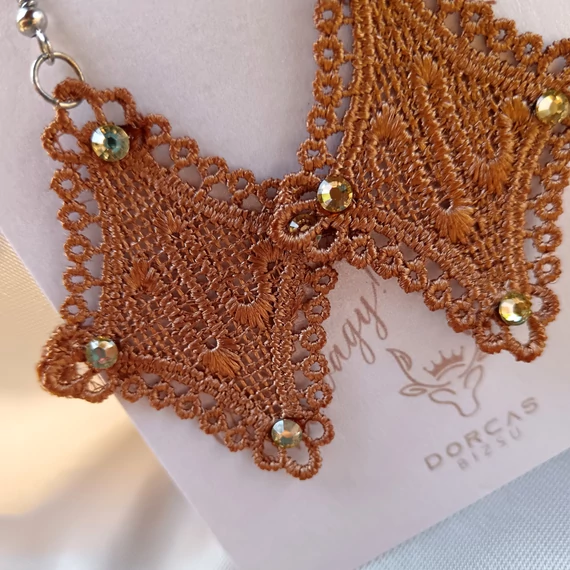 Horgolt barna színű trapéz fülbevaló