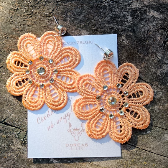 Horgolt barack színű virágmintás fülbevaló
