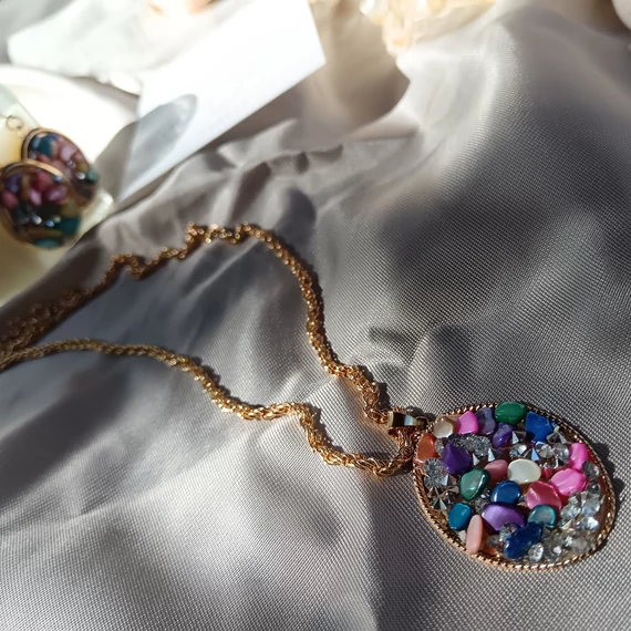 Színes termésköves szett (nyaklánc és fülbevaló)