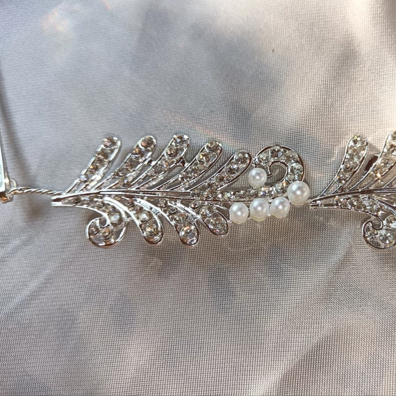 Menyasszonyi fejdísz, virágos