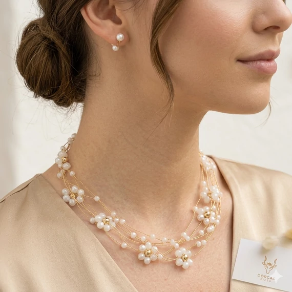 Gyöngyös virágos nyaklánc (több soros)