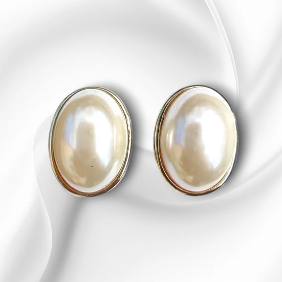 Elegáns Ovális Gyöngyházfényű Klipszes Fülbevaló