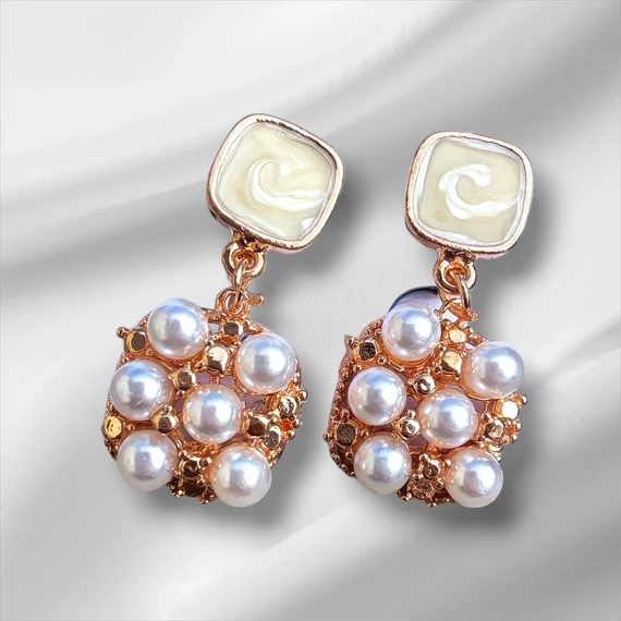 Arany színű gyöngyös klipsz fülbevaló